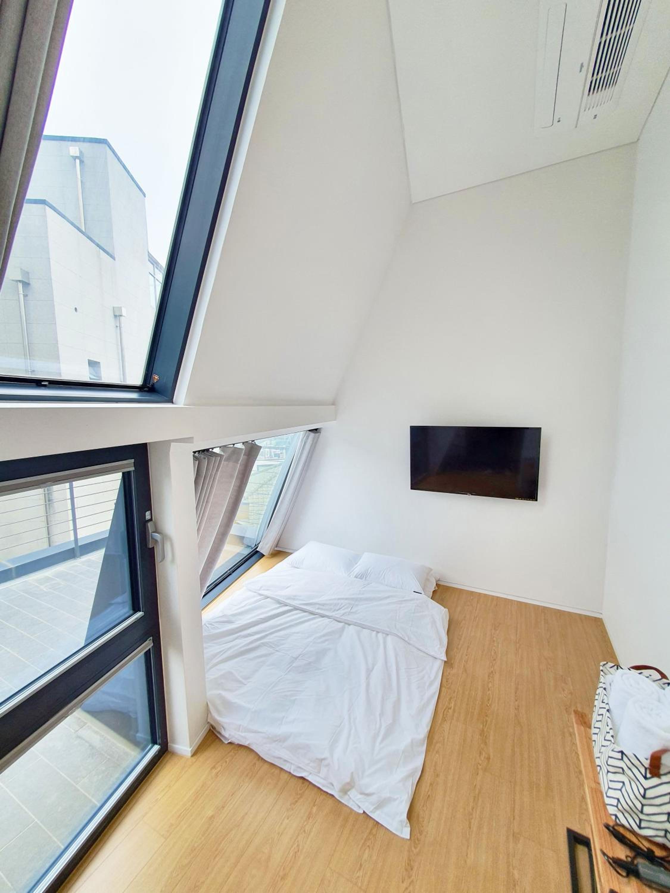 YOLO Guesthouse