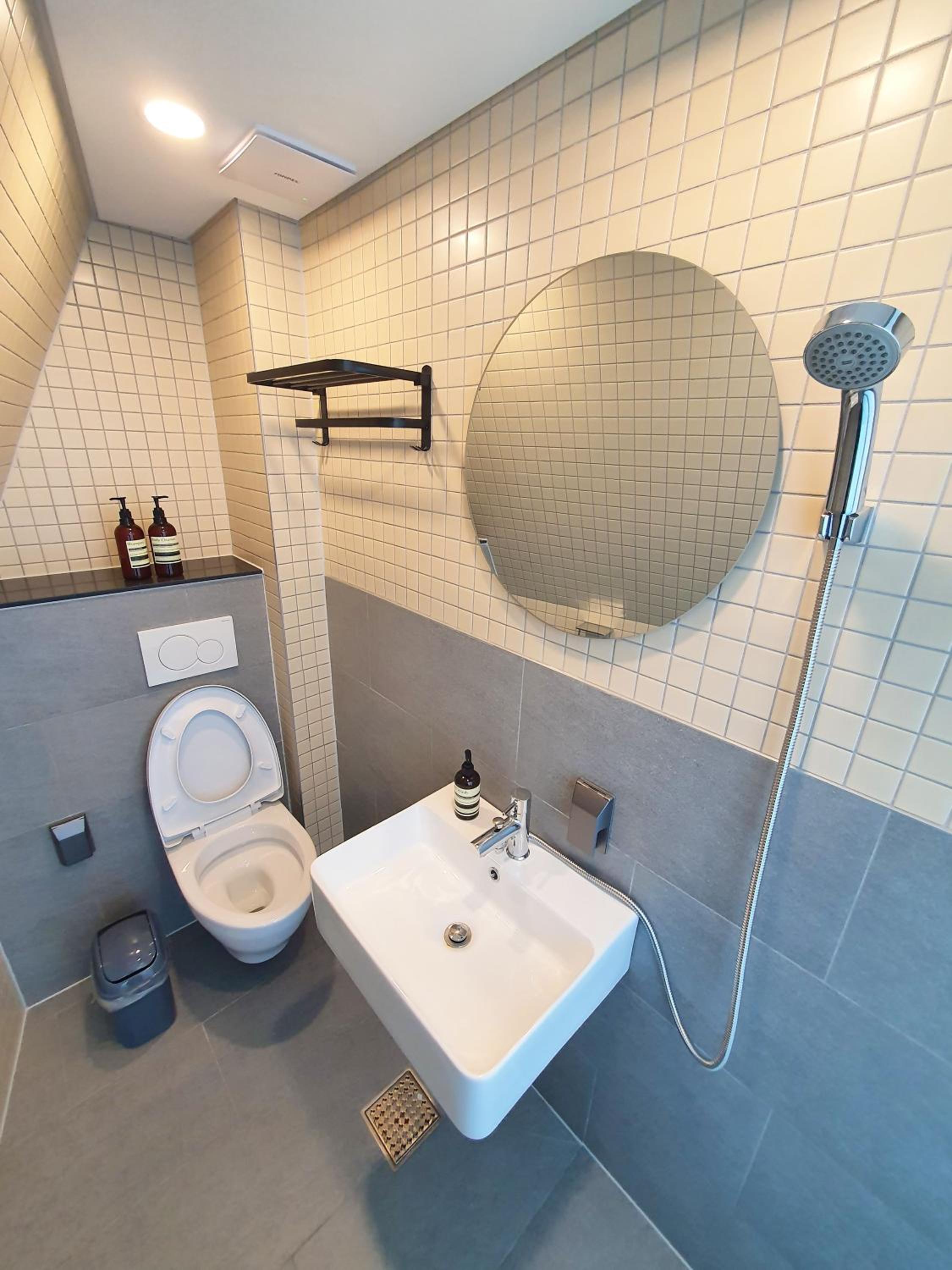 YOLO Guesthouse