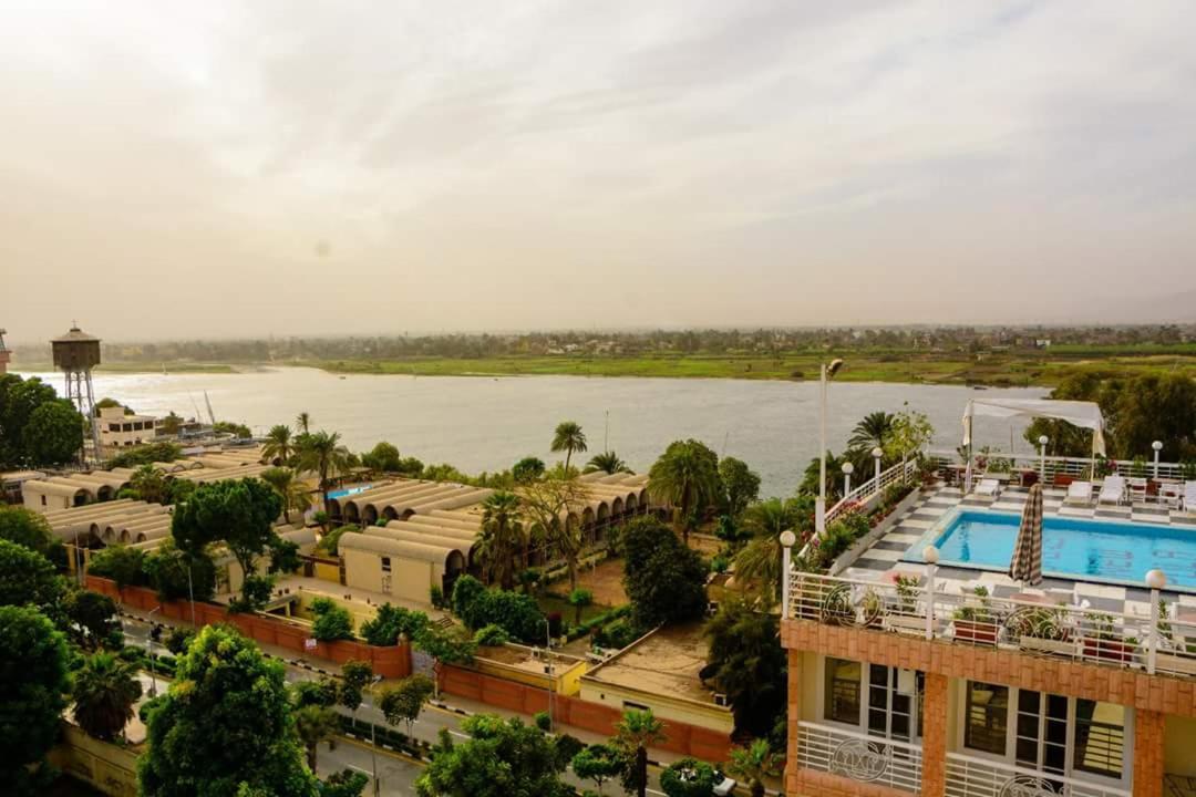 New Pola Hotel photo 3