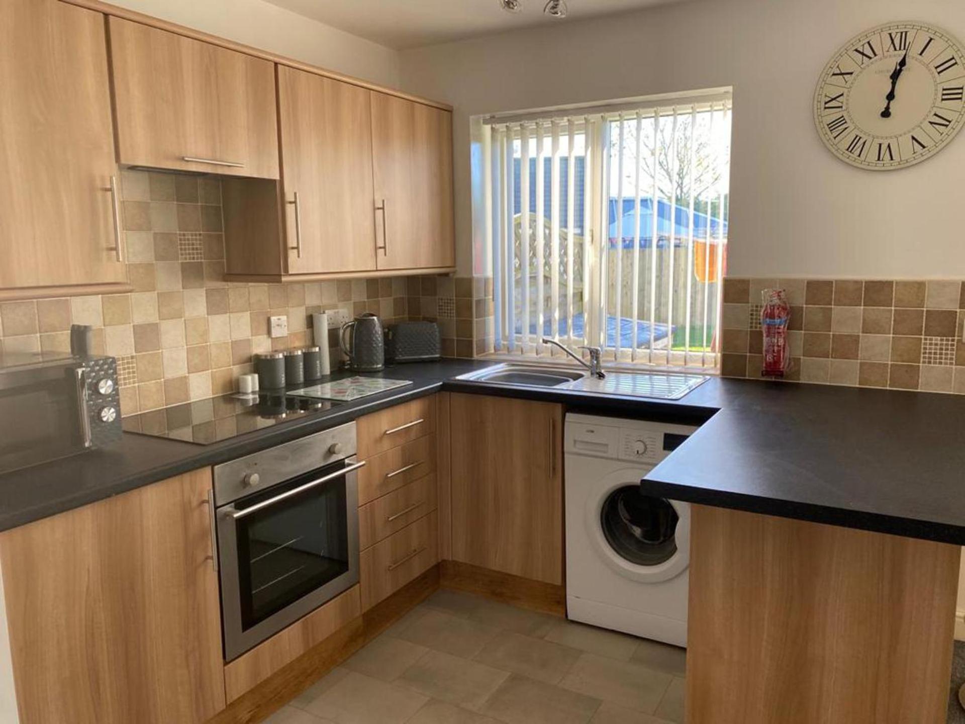 Cottage - Sleeps 4 - Dog friendly - Parking view 3