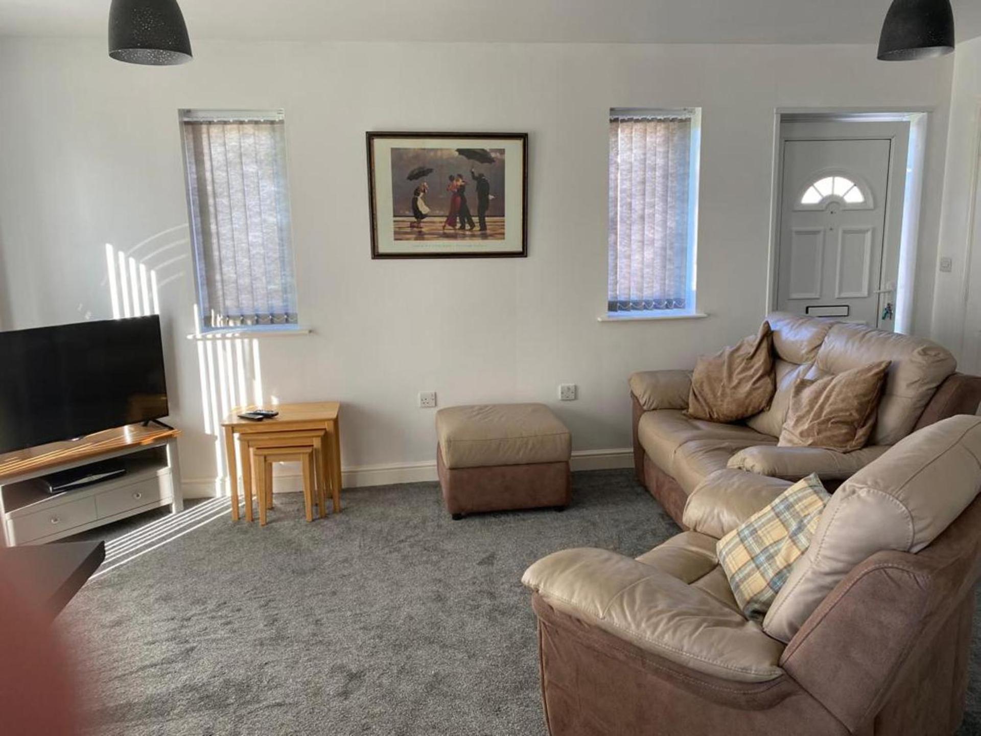 Cottage - Sleeps 4 - Dog friendly - Parking view 2