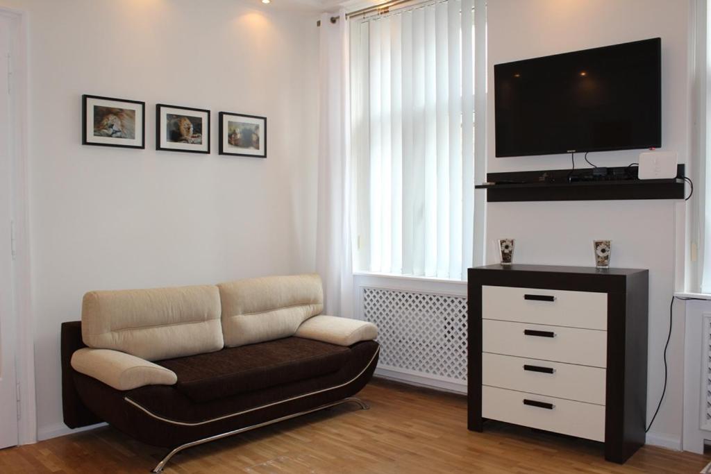 LEO Apartment Obchodna - Family view 4