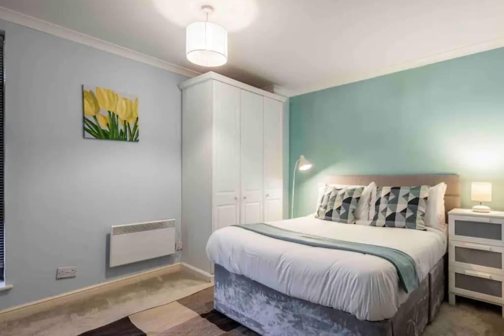 1 Bedroom Flat with Free Parking