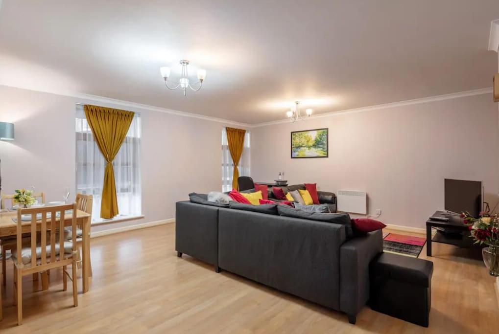 1 Bedroom Flat with Free Parking