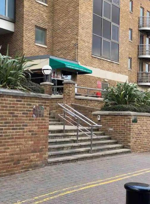 1 Bedroom Flat with Free Parking