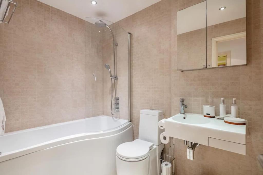 1 Bedroom Flat with Free Parking