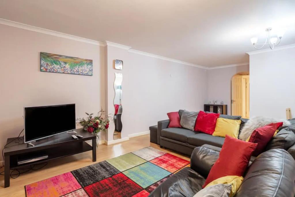 1 Bedroom Flat with Free Parking