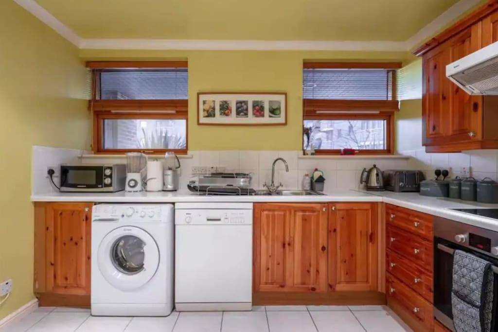 1 Bedroom Flat with Free Parking