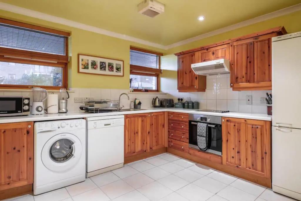 1 Bedroom Flat with Free Parking