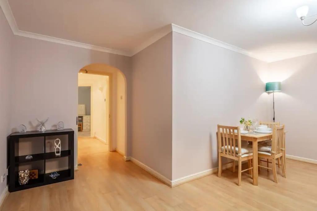 1 Bedroom Flat with Free Parking