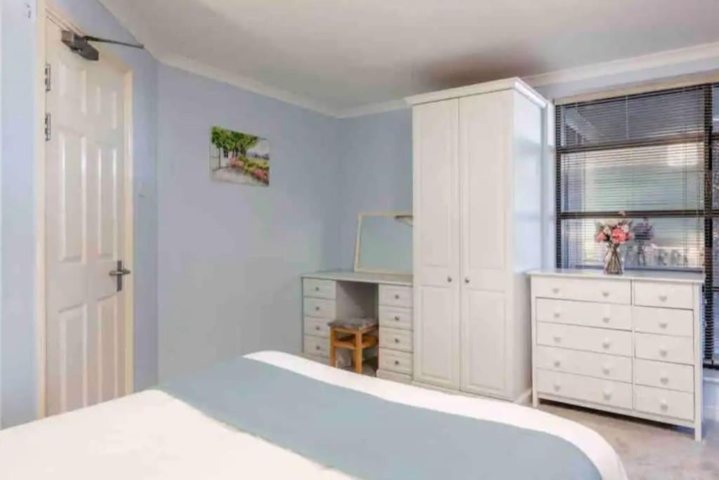 1 Bedroom Flat with Free Parking