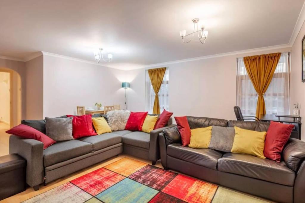 1 Bedroom Flat with Free Parking
