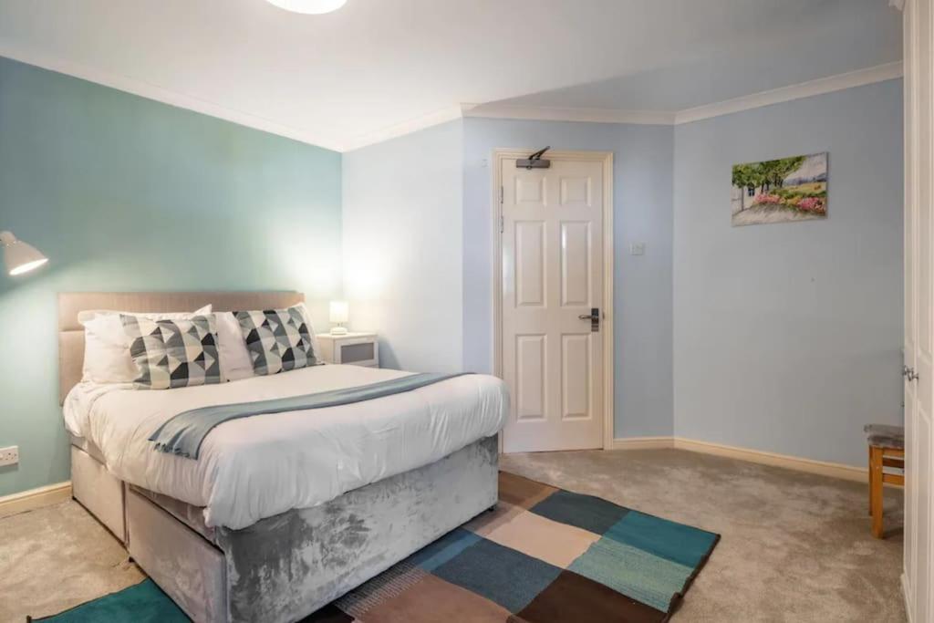 1 Bedroom Flat with Free Parking