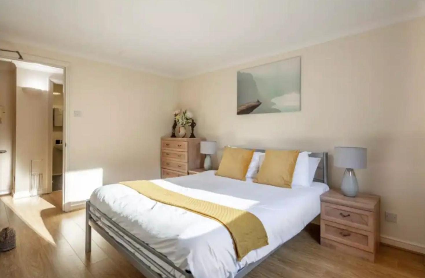 1 Bedroom Flat with Free Parking