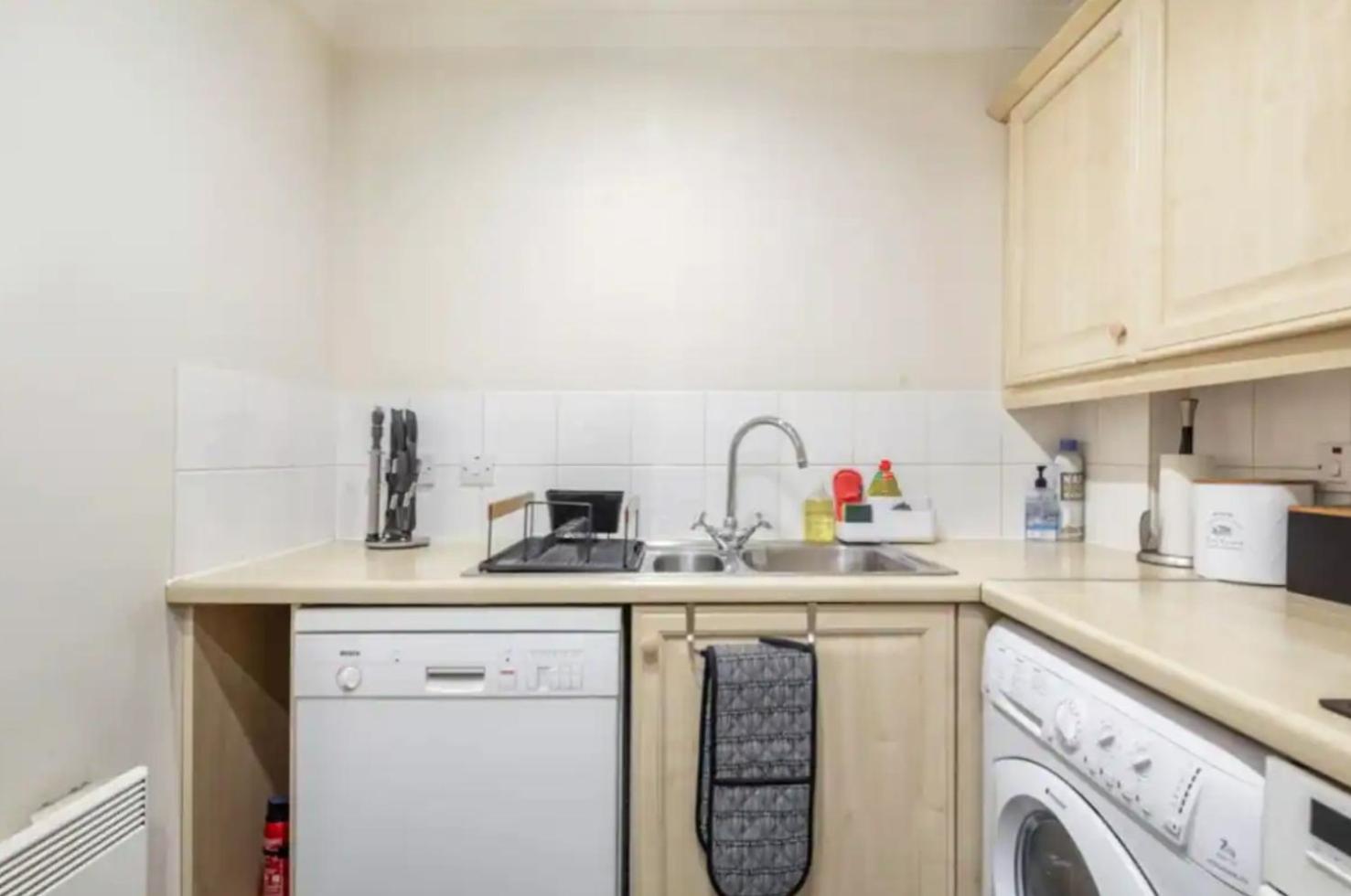 1 Bedroom Flat with Free Parking