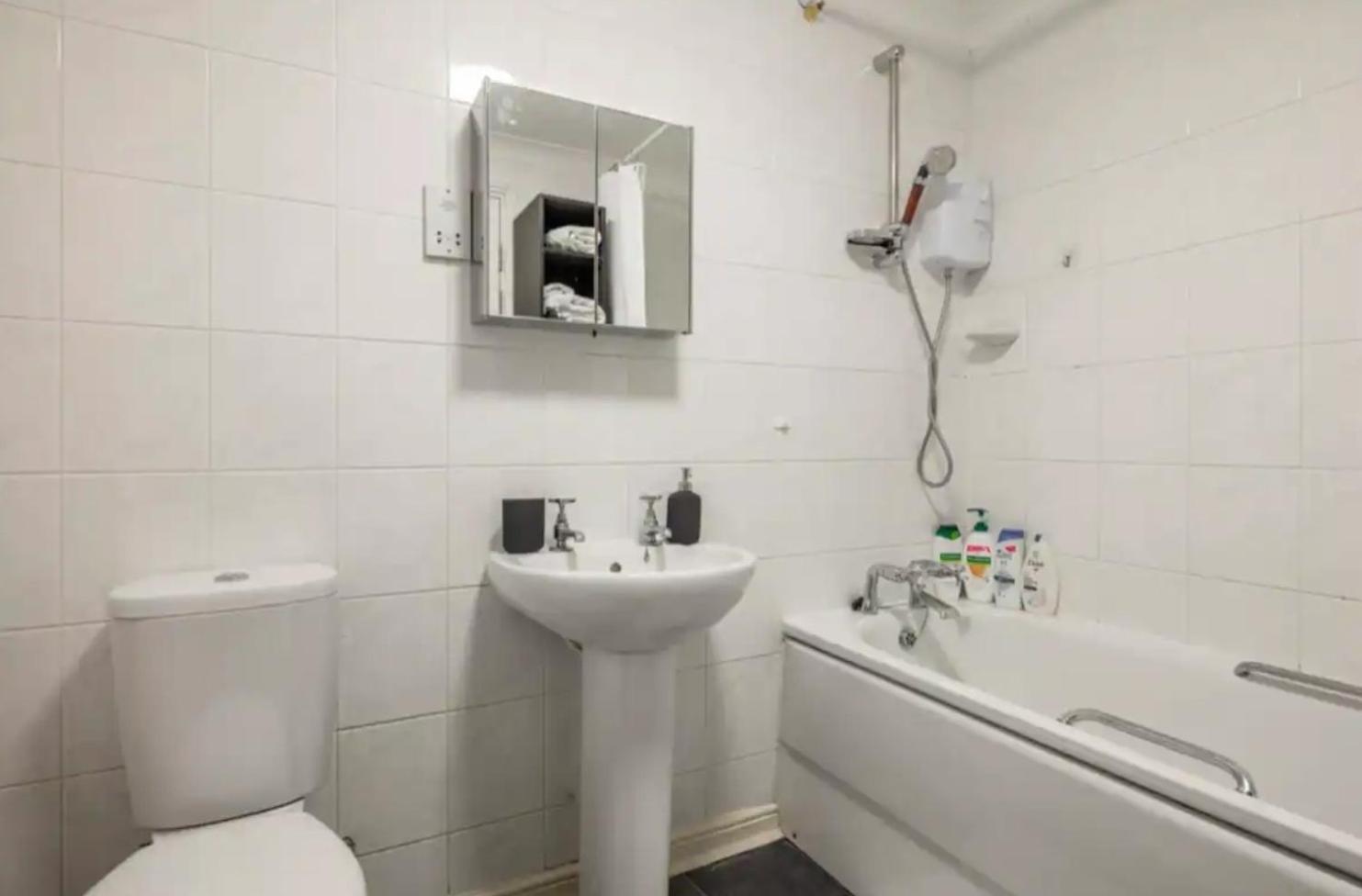 1 Bedroom Flat with Free Parking