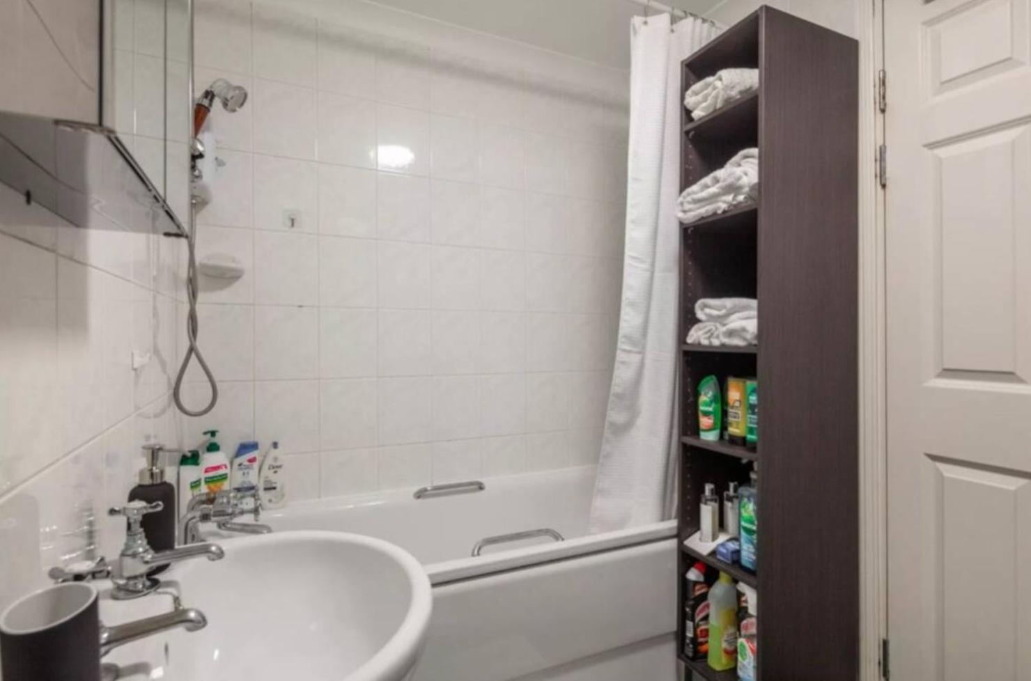 1 Bedroom Flat with Free Parking