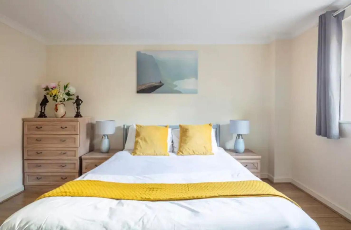 1 Bedroom Flat with Free Parking