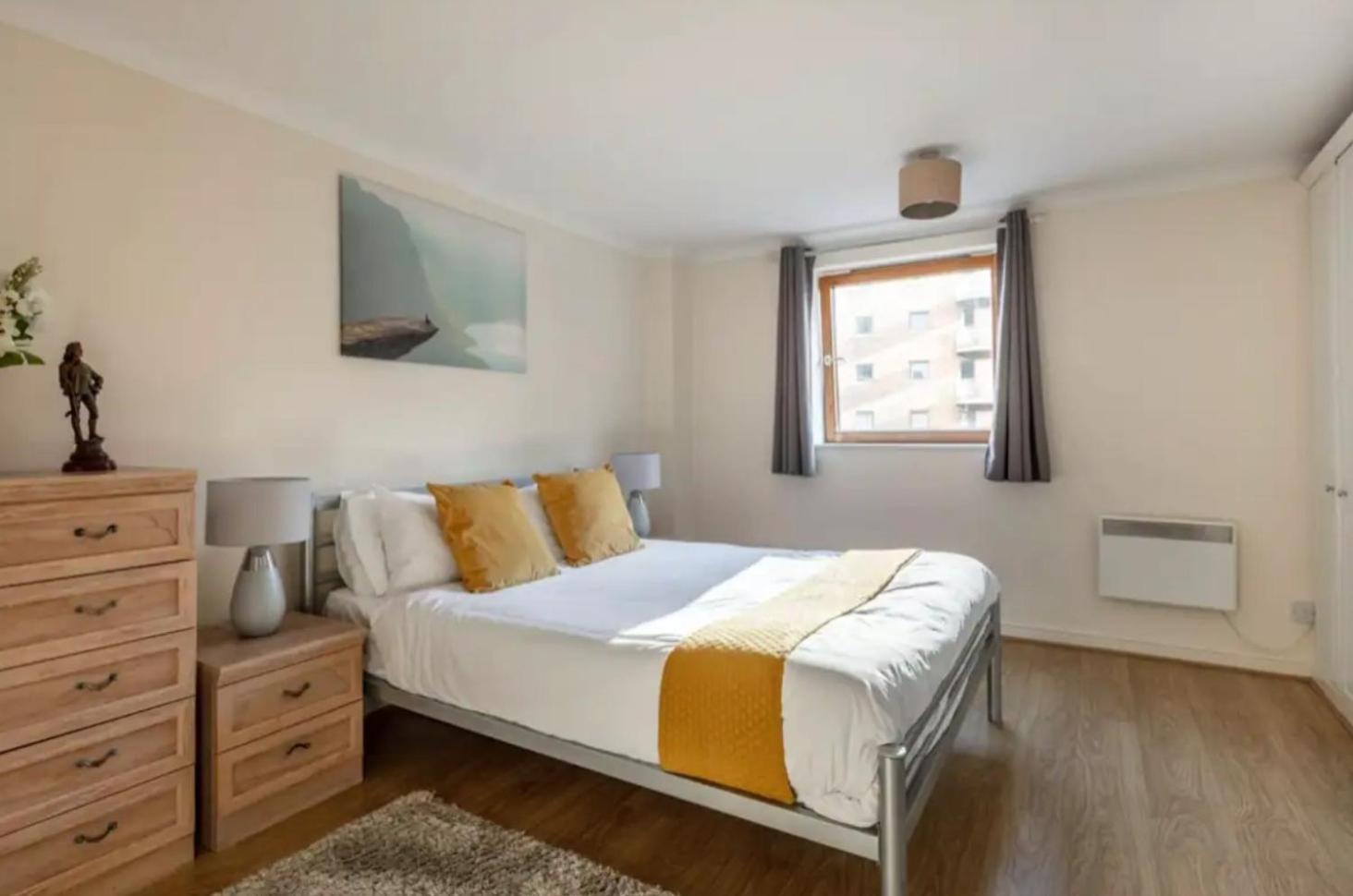 1 Bedroom Flat with Free Parking