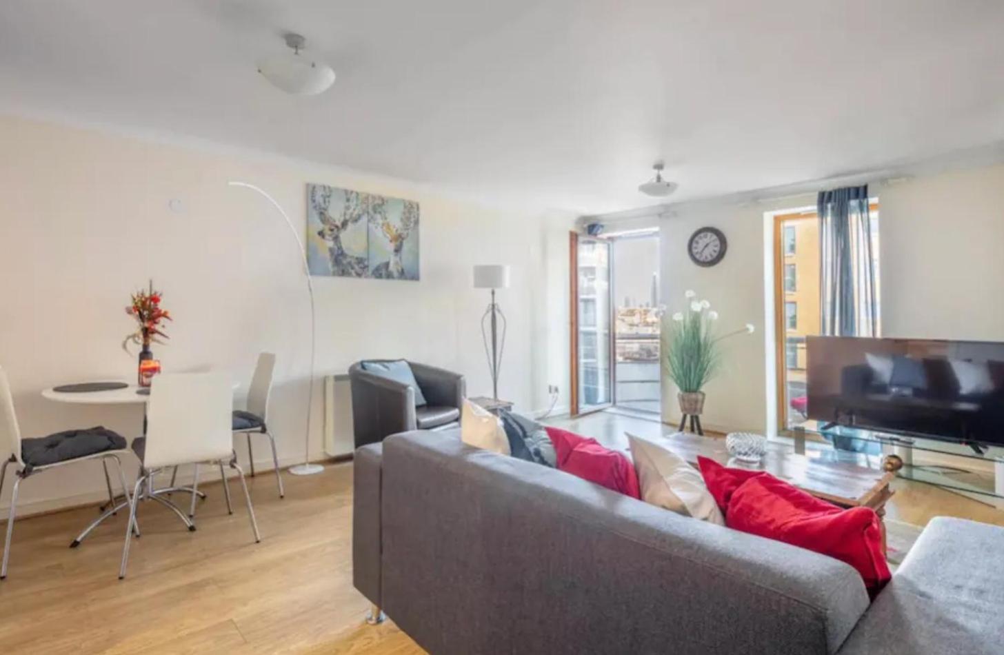 1 Bedroom Flat with Free Parking