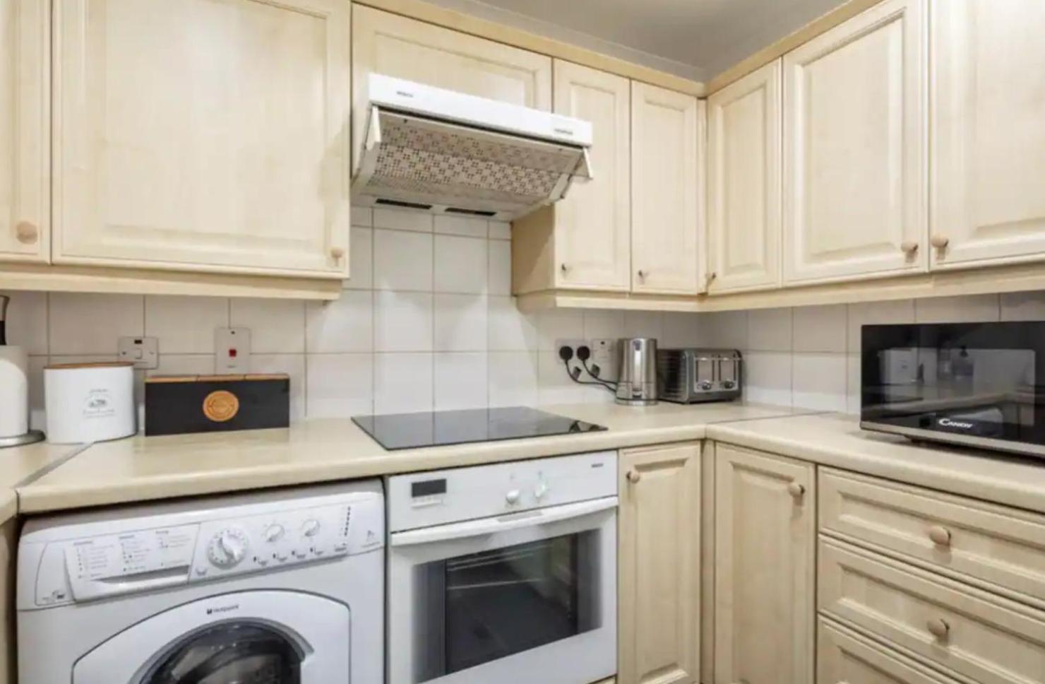 1 Bedroom Flat with Free Parking