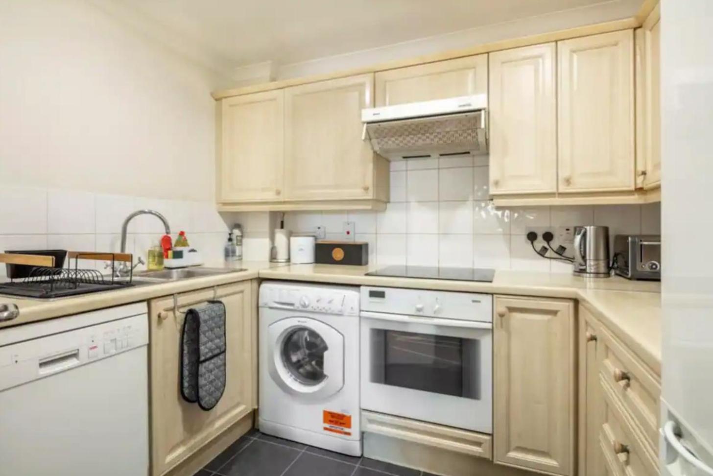 1 Bedroom Flat with Free Parking