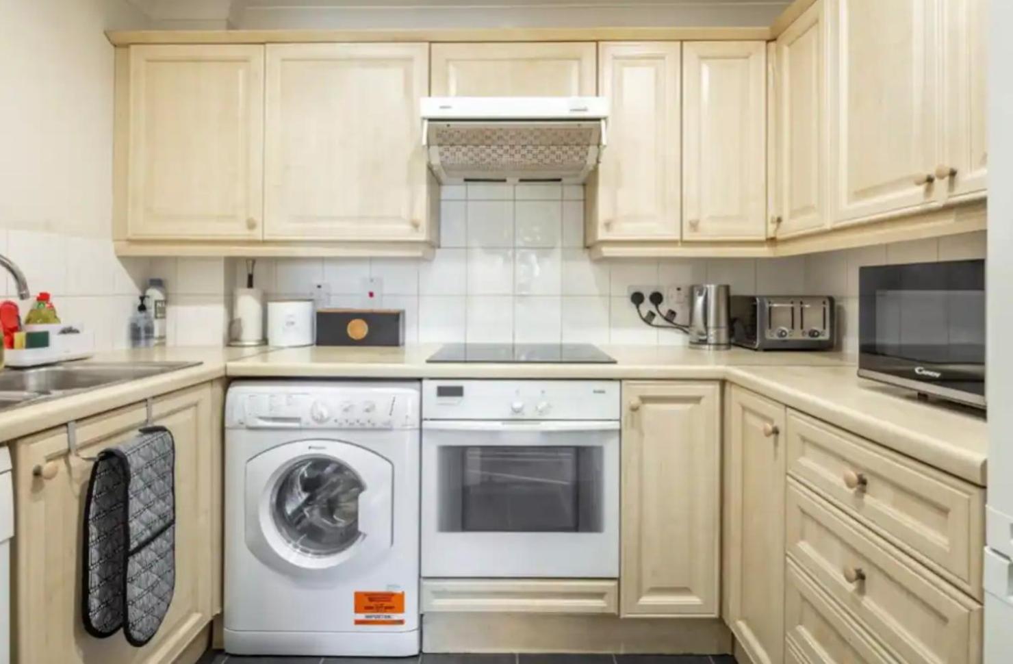 1 Bedroom Flat with Free Parking