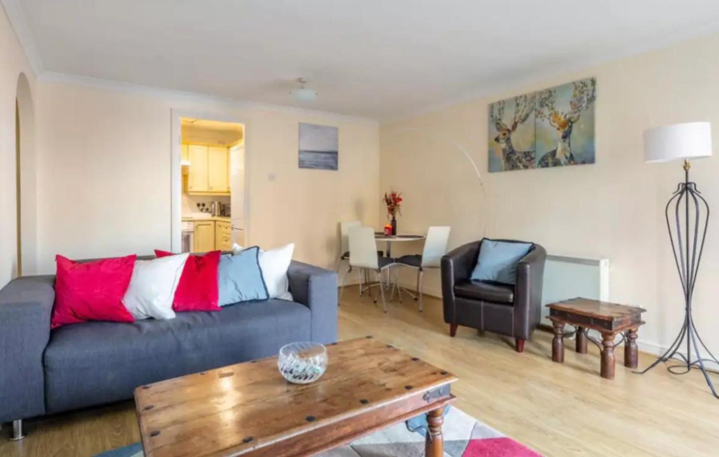 1 Bedroom Flat with Free Parking