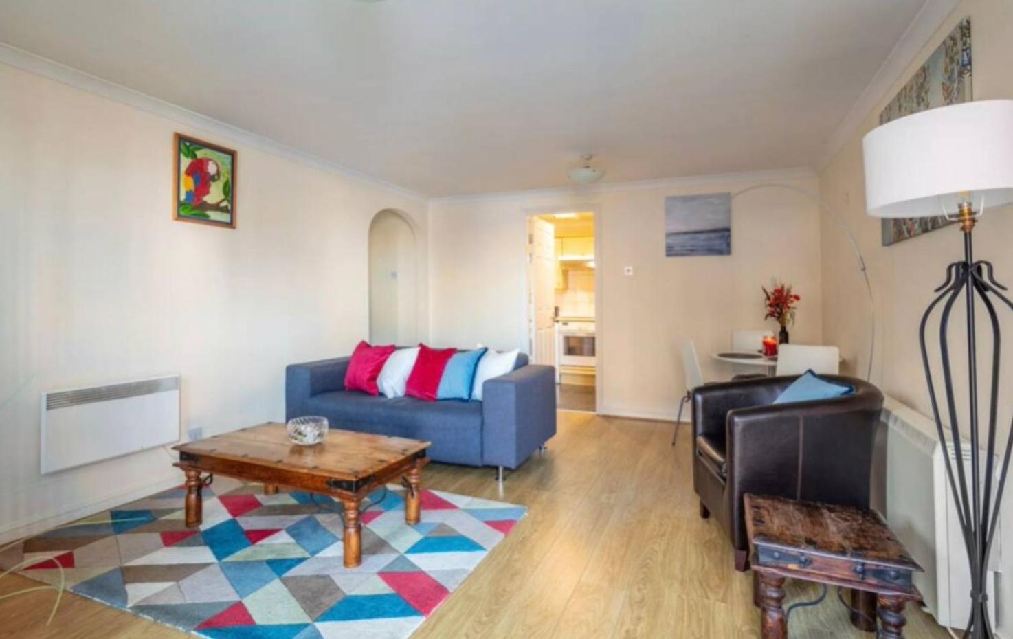 1 Bedroom Flat with Free Parking
