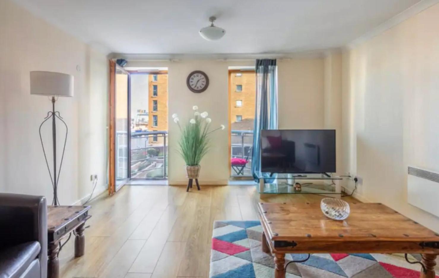 1 Bedroom Flat with Free Parking