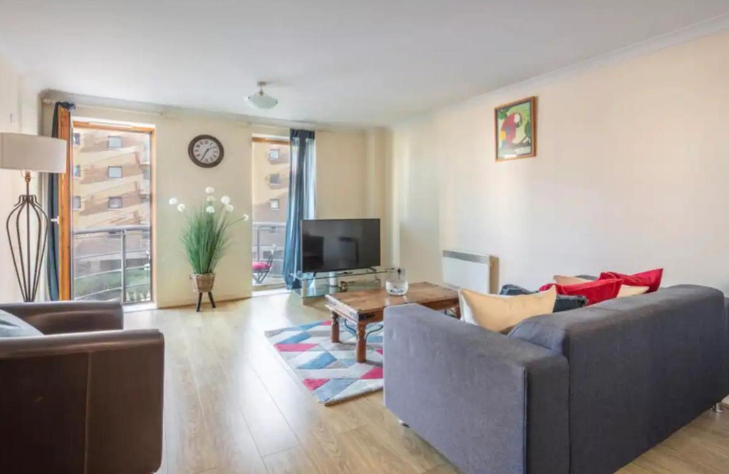 1 Bedroom Flat with Free Parking