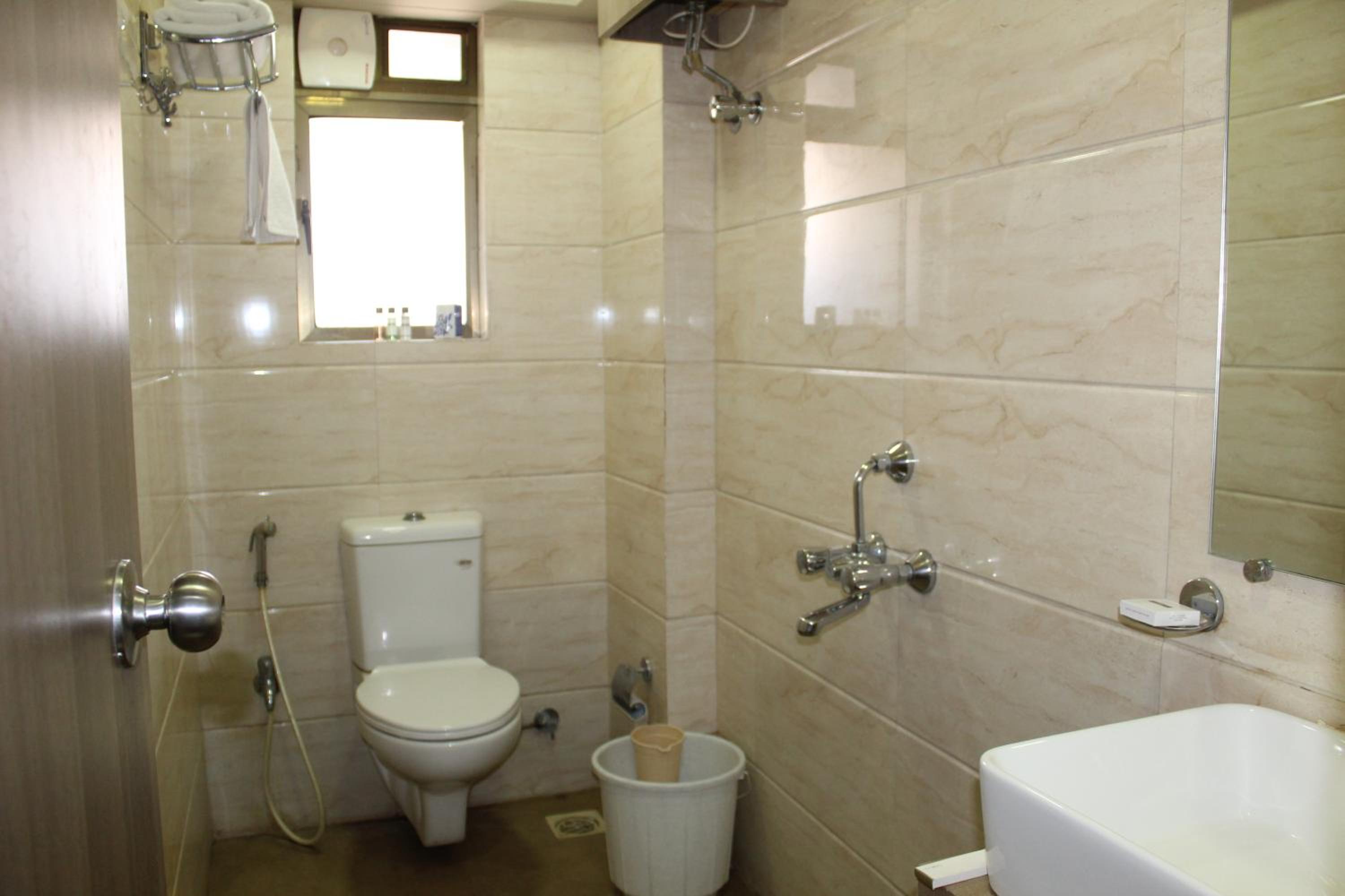 MAXXVALUE - SERVICE APARTMENT MAROL view 3