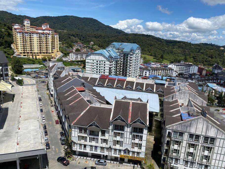 Emerald Avenue Apartment Madam Ng.