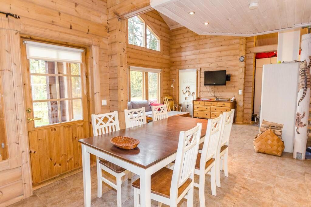 Lovely cottage in Koli resort next to a large lake and trails view 5