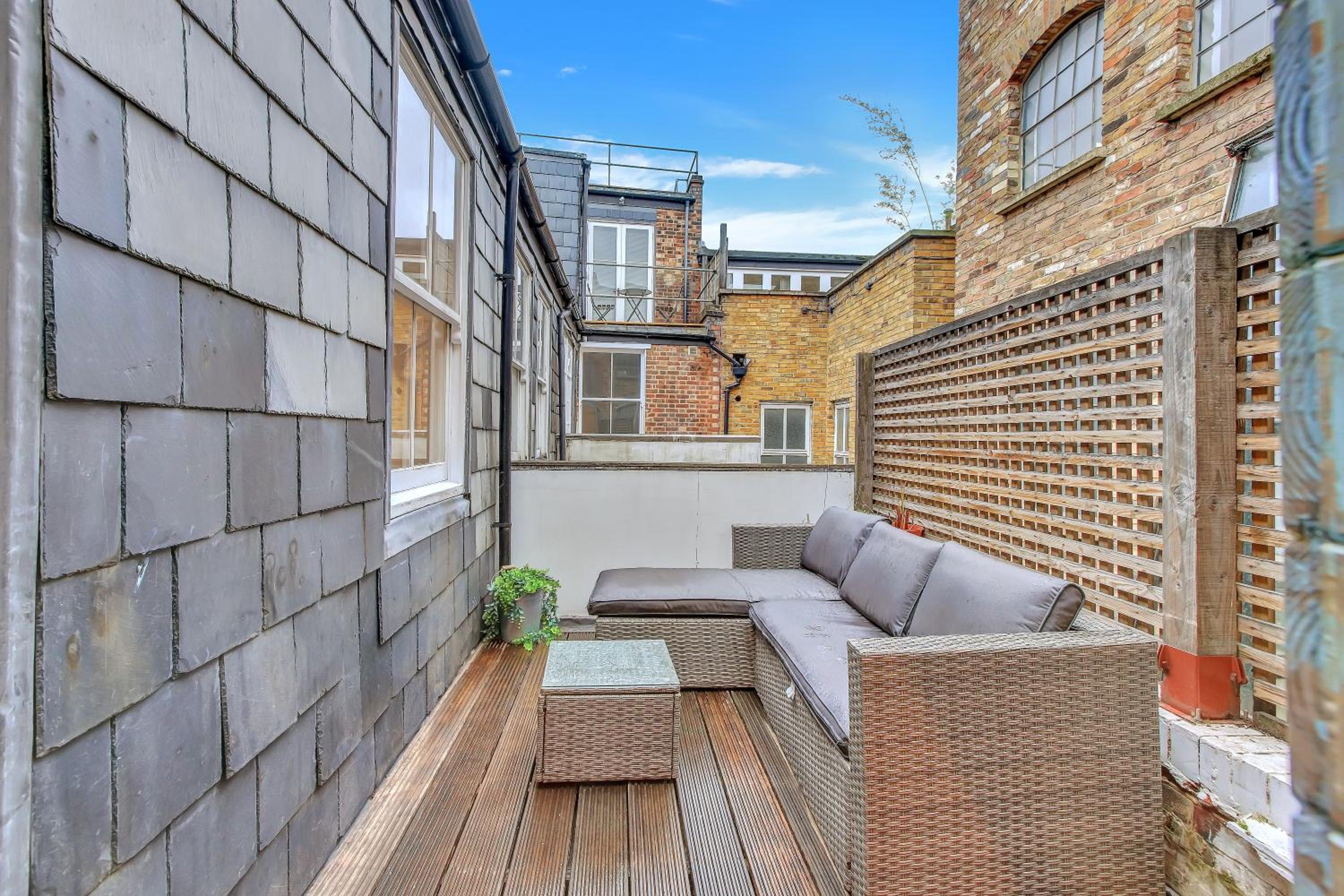 Stunning Shoreditch Loft Warehouse Style Apartment