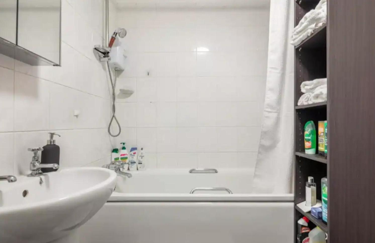 1 Bedroom Flat with Free Parking