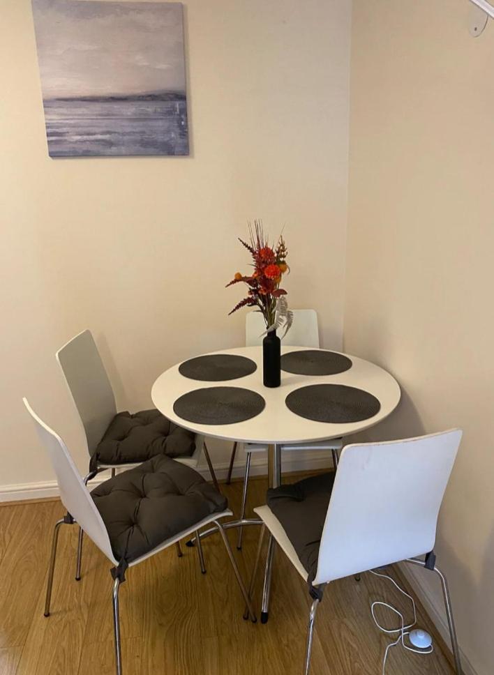 1 Bedroom Flat with Free Parking