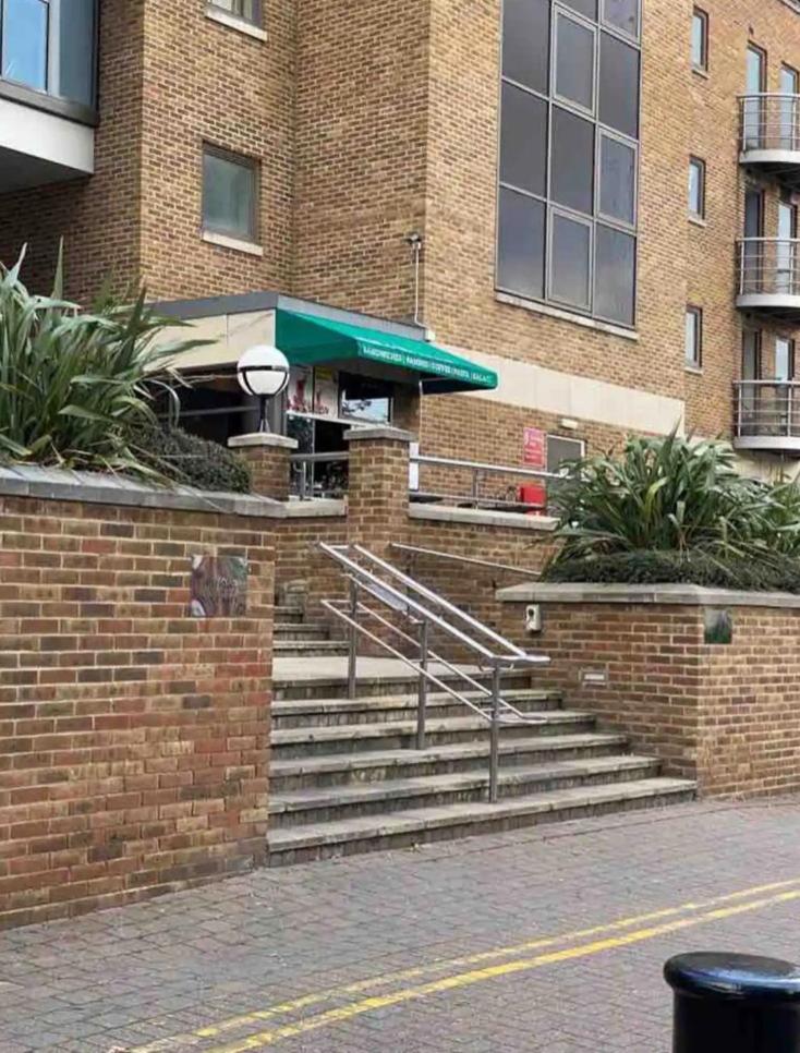 1 Bedroom Flat with Free Parking