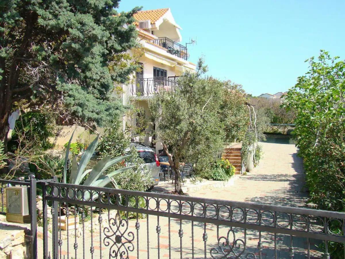 Photo 33