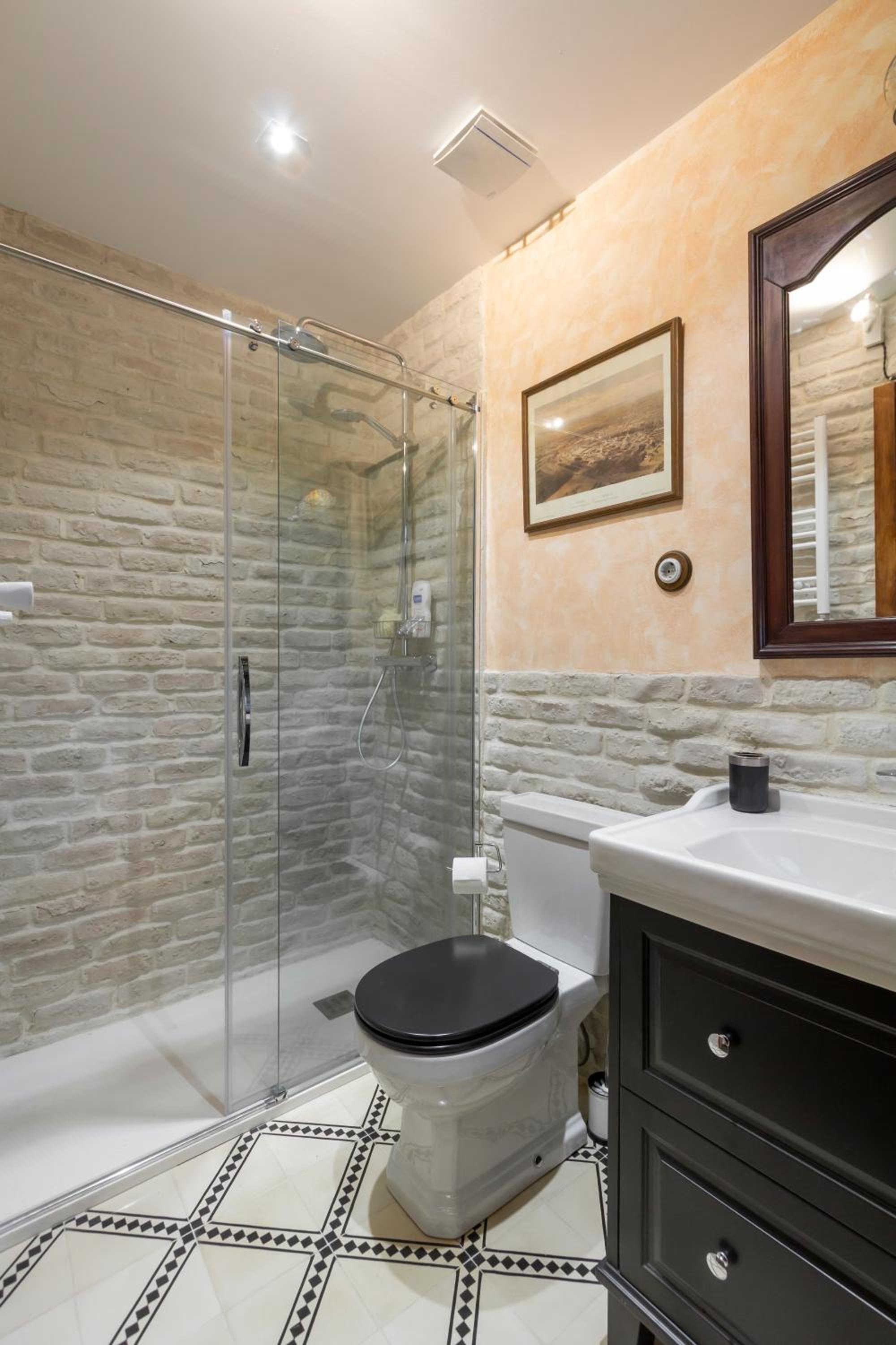 1851: Exceptional 19th century studio in Madrid view 2