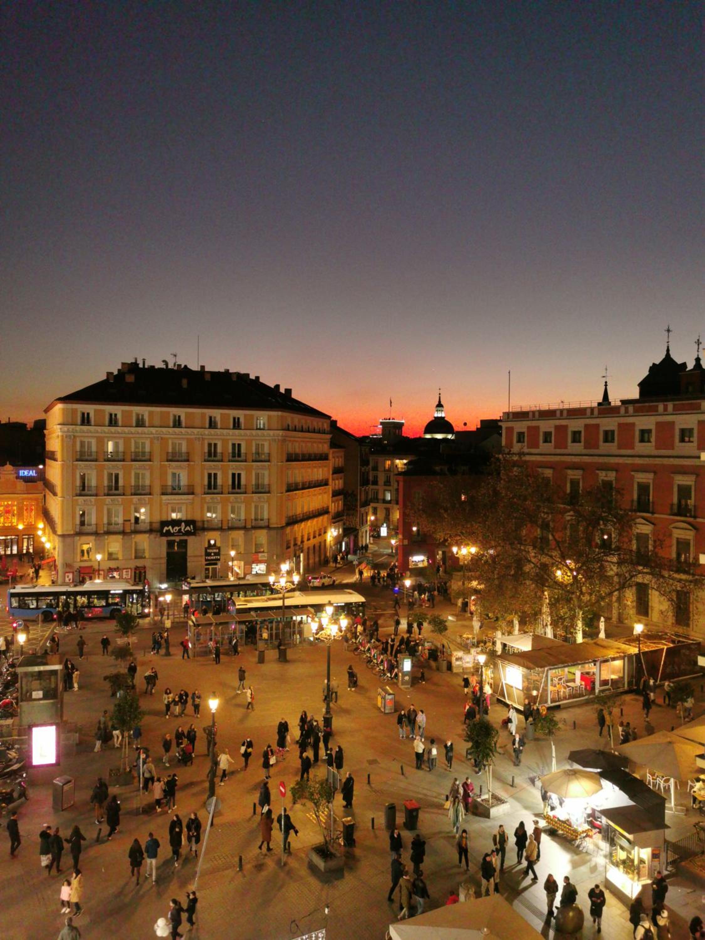1851: Exceptional 19th century studio in Madrid view 4