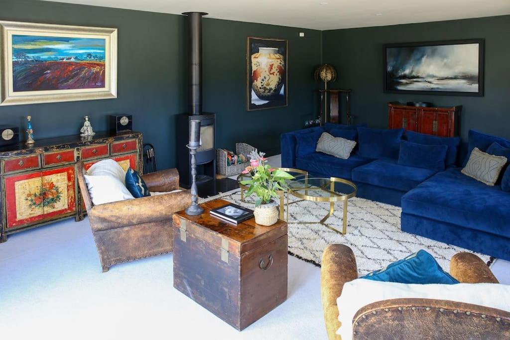 Hurstpierpoint 3 bedroom House with Hot-Tub & Garden in West Sussex view 2
