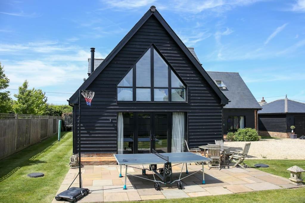 Hurstpierpoint 3 bedroom House with Hot-Tub & Garden in West Sussex view 5