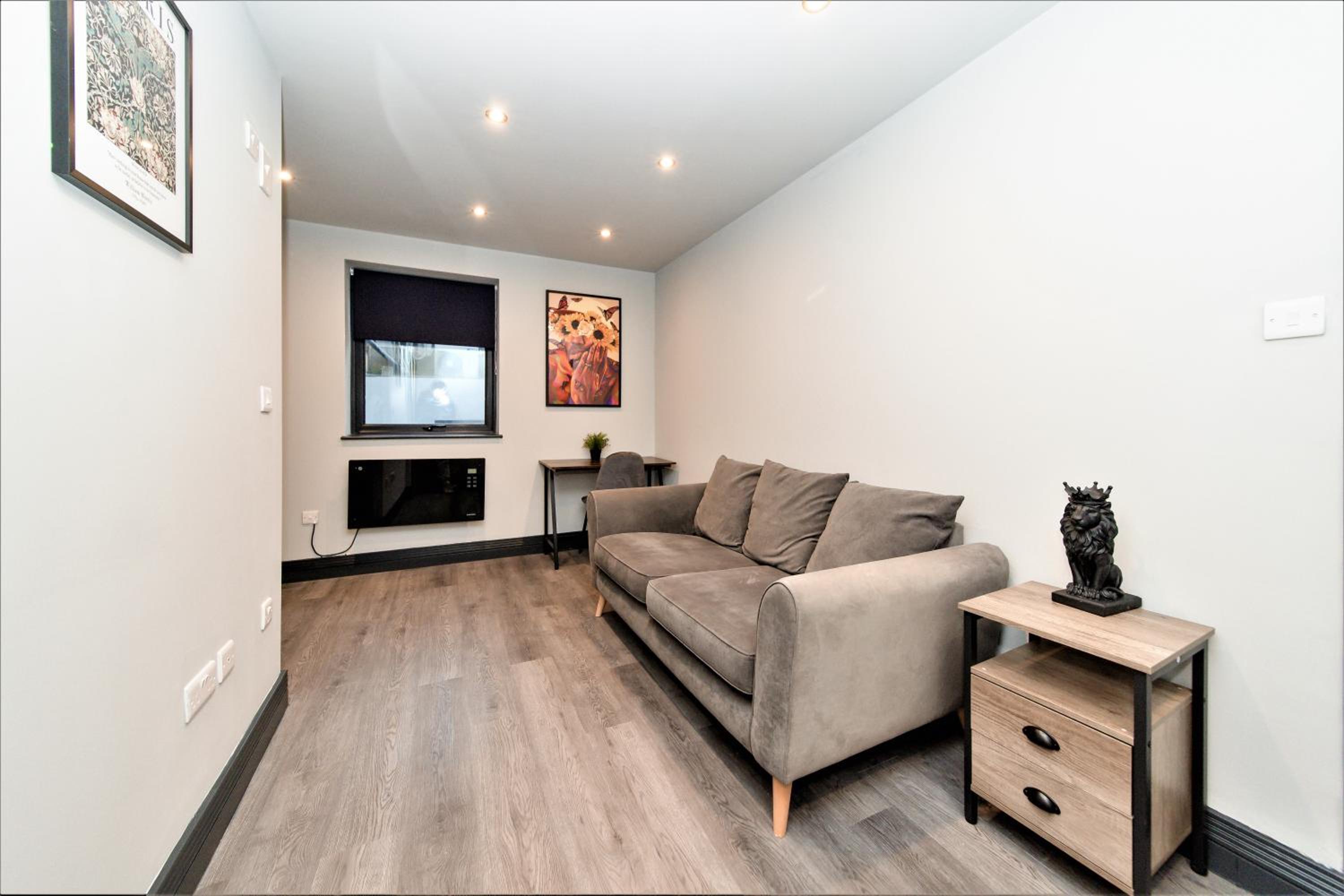FLASH SALE Brighton City Centre 1 Bedroom Flat BN112SHP04 view 2