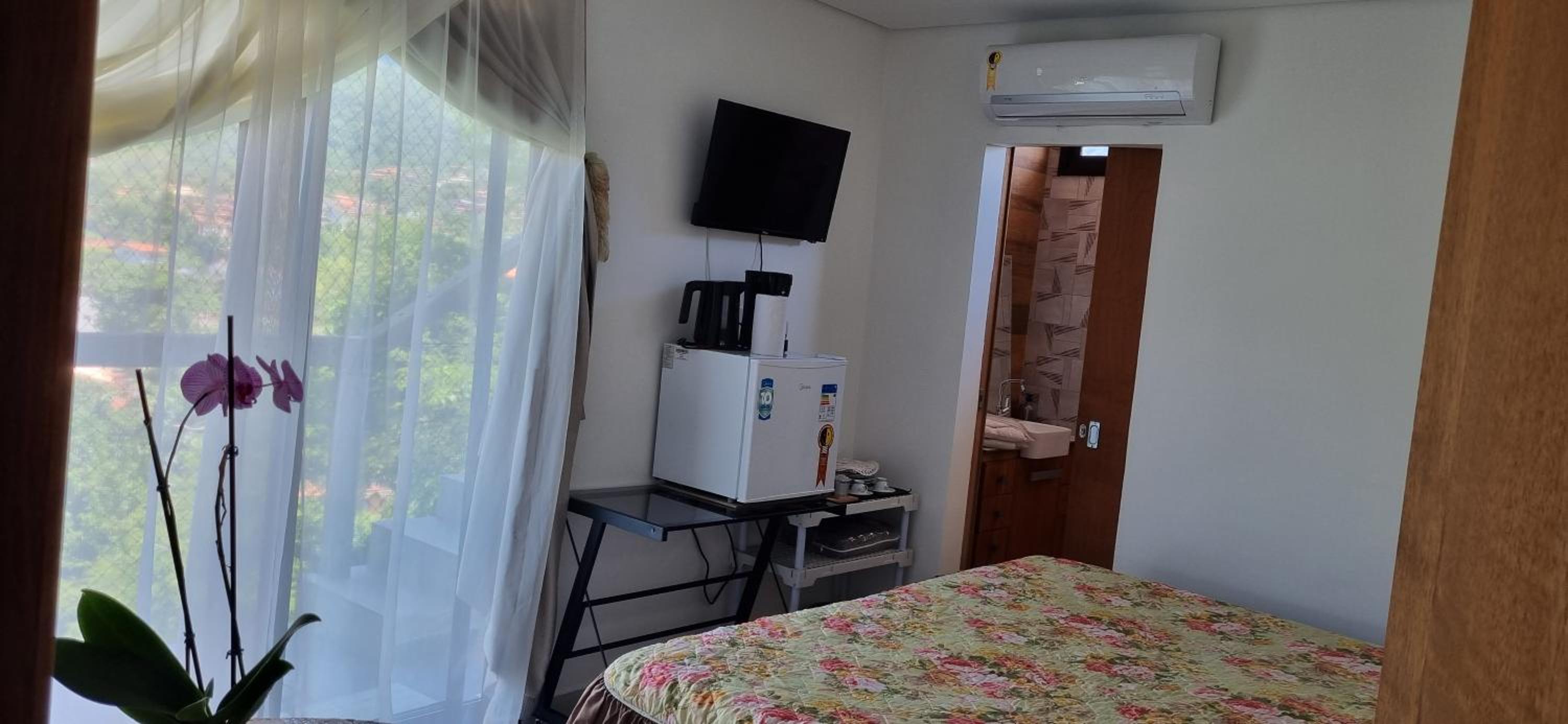 Suite completa Ilhabela - com varanda e vista panorâmica