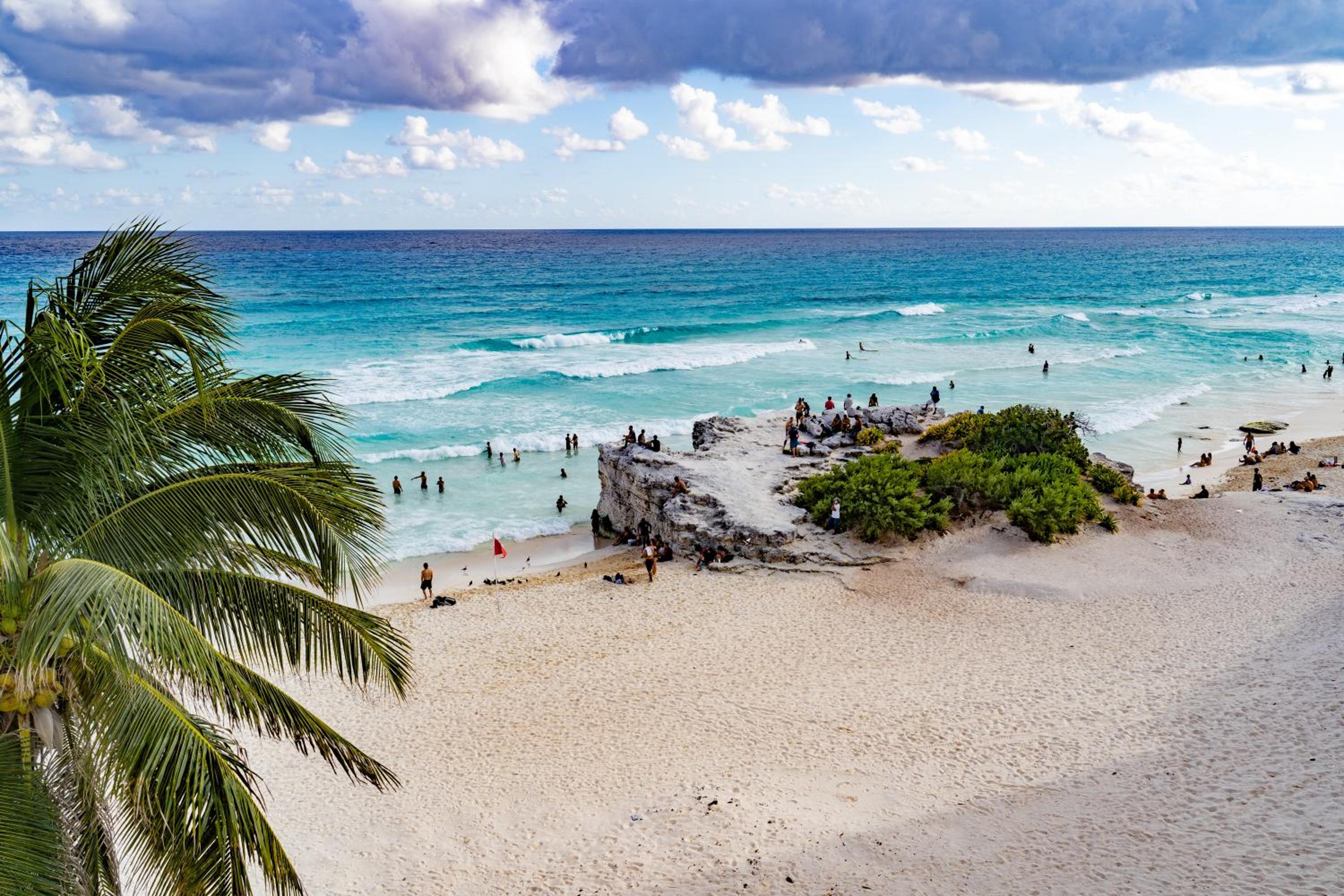 Paradise Beachfront & Nightlife Heart