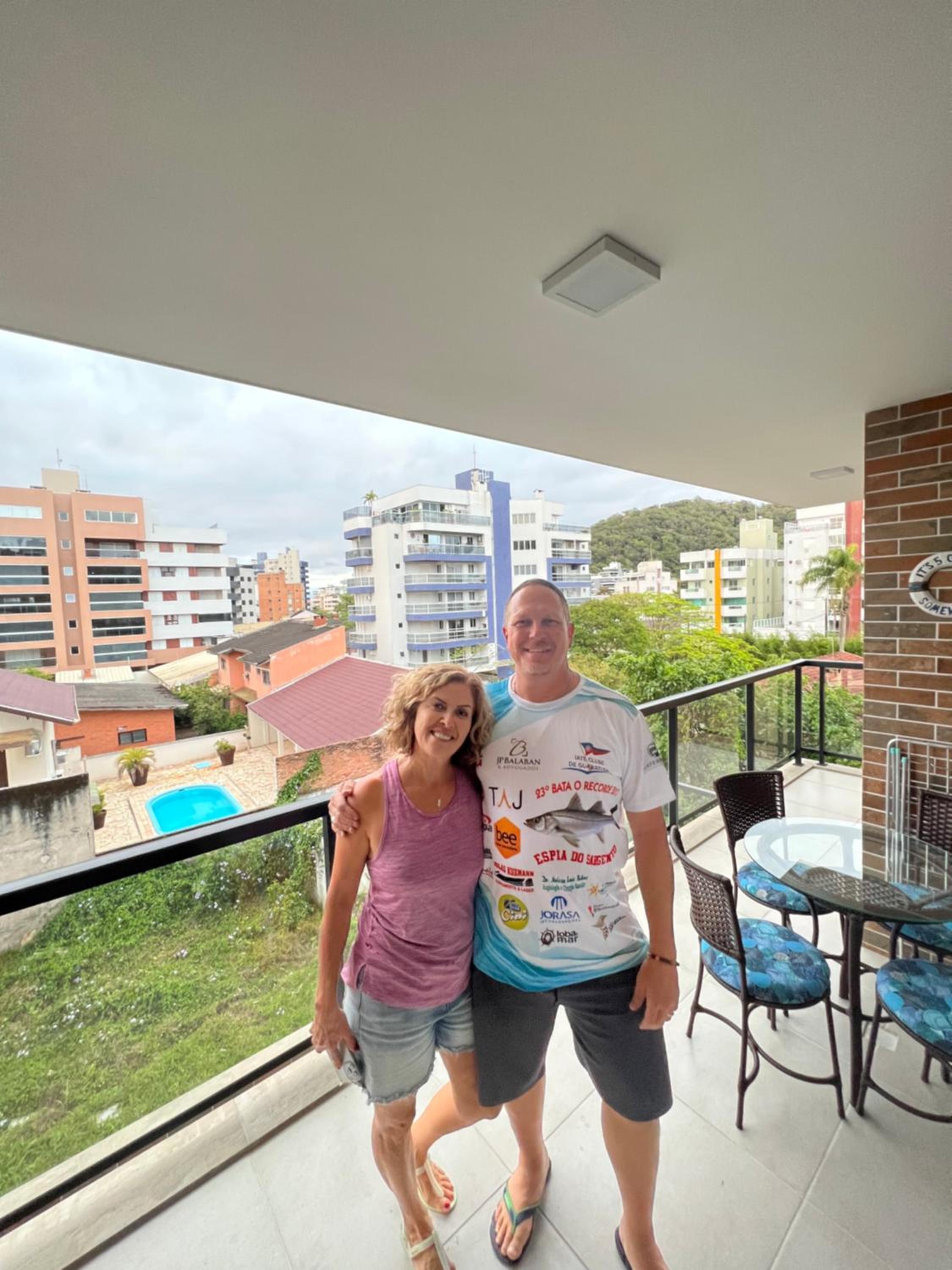 Apto novo com AC 1 quadra da praia Guaratuba PR