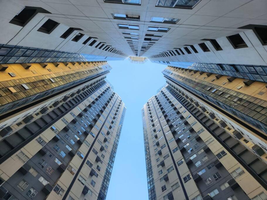 Enjoy BGC Sunset and Golf Course View 2 BR Loft with 100mbps Internet Connection view 2