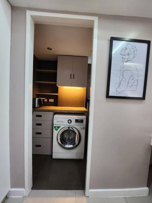 Enjoy BGC Sunset and Golf Course View 2 BR Loft with 100mbps Internet Connection view 5