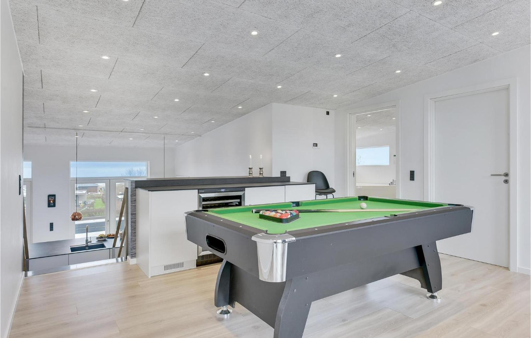 Three-Bedroom Holiday Home In Sjolund view 3